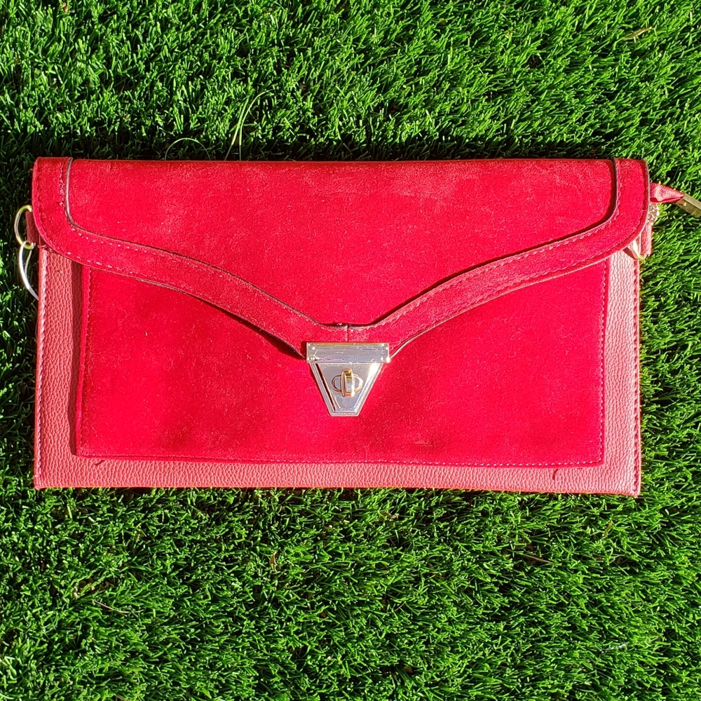 Red purse with detachable strap